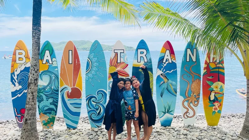 Bãi Tranh, Mini Beach và Thủy cung Trí Nguyên là các điểm dễ ghép nhất nếu bạn muốn mở rộng lịch trình quanh Hòn Miễu