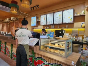 Một trong những quán cà phê với không gian rộng yên tĩnh tại Nha Trang