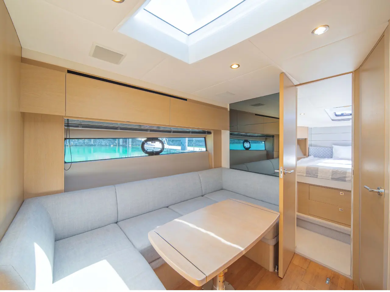 Trải nghiệm không gian cabin phòng nghỉ khi thuê du thuyền Ana Bella Princess Trải nghiệm không gian cabin phòng nghỉ khi thuê du thuyền Ana Bella Princess