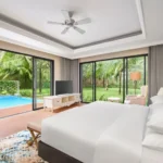 Không gian villa hướng vườn rộng rãi ở Marriott Resort Nha Trang